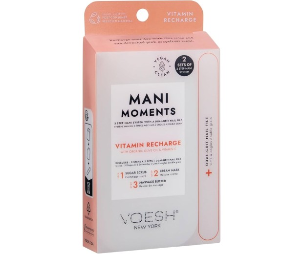 VOESH Mani Moments Duo Vitamin Recharge - 3 step Manicure | Trijų žingsnių manikiūras dėžutėje - 2 rinkiniai po 3 žingsnius + dildė VOESH Mani Moments Duo Vitamin Recharge - 3 step Manicure | Trijų žingsnių manikiūras dėžutėje - 2 rinkiniai po 3 žingsnius + dildė