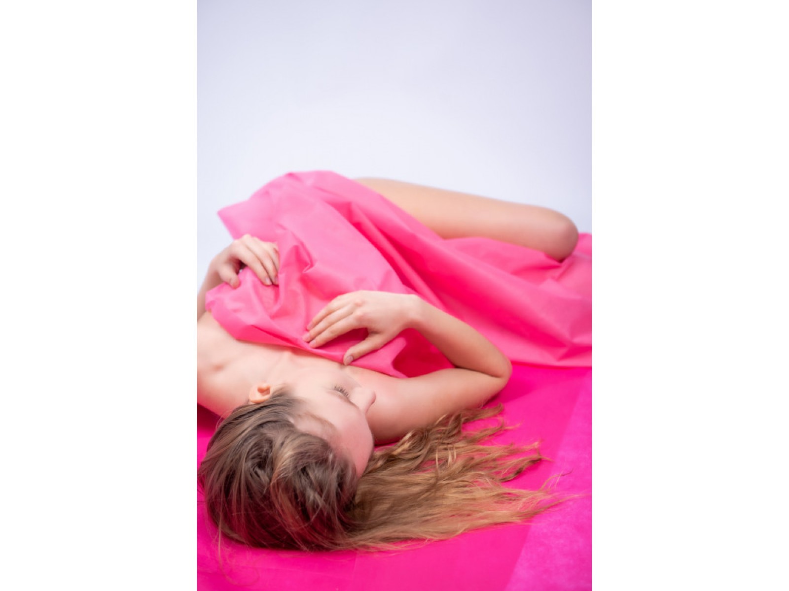 Vienkartinis paklotas (flizelinas) 60cm x 50m su perforacija, rožinis | Disposable sheet (non-woven) 60cm x 50m, with perforation, pink