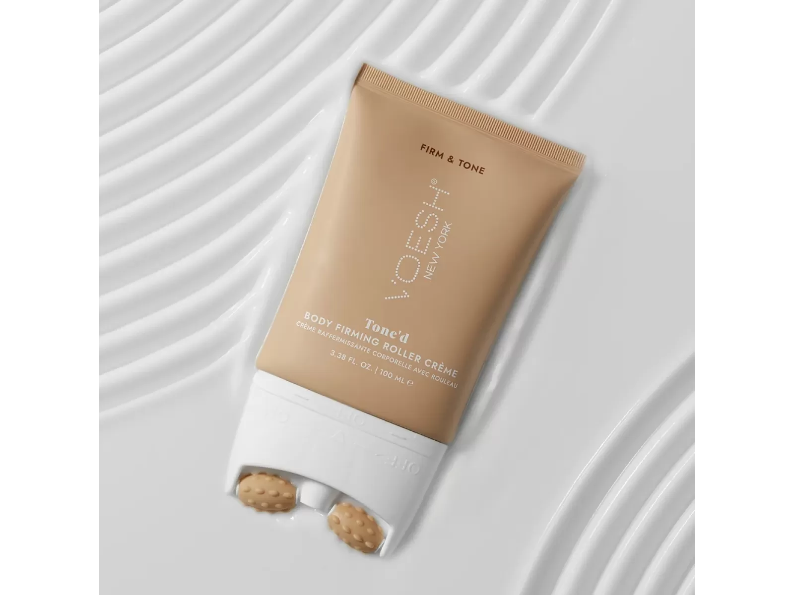 VOESH Smooth'd kūno kremas su masažiniu voleliu, 100ml | VOESH Tone’d Body Firming Roller Crème 100ml